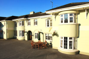 Castle Lodge - Exterior