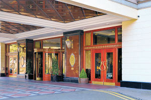 HHS0358 Front Door Court Hotel 