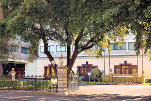 HHS0358 external Clyde Court Hotel 