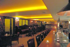 Forty Four Main Street - Bar