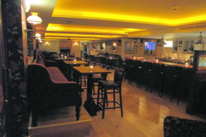Forty Four Main Street - Bar area