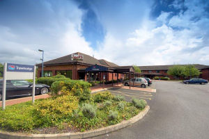 Travelodge Phoenix Park - Main Exterior