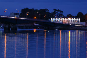 Riverbank Hotel by night