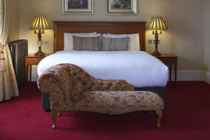 Oriel House Hotel - Double bedroom image 2