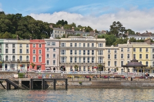 Commodore Hotel Exterior 