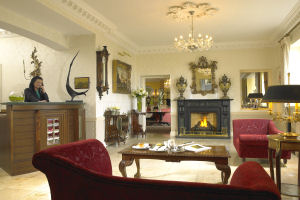 Randles Court - lobby - hhs03866