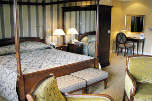 Four Poster Deluxe