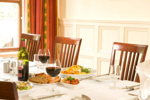 abbey court hotel restaurant table  hhs04028