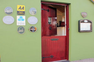 Cullinans Guesthouse - Doorway