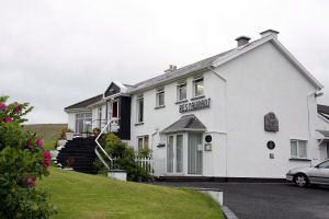 I:\Basic listing images\portfinnlodge-exterior.jpg