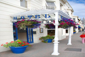 Foyles Hotel - Entrance