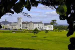 Front of Glenlo hotel