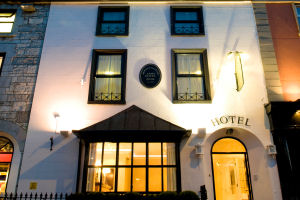 Exterior of Skeffington Arms Hotel