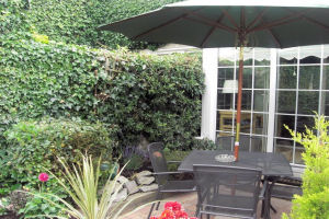 Lorcan Lodge - Patio
