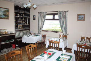 Dromin Farmhouse - Breakfast room
