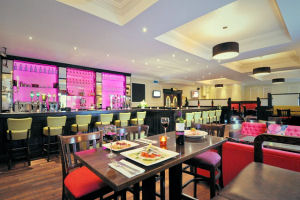 Menlo Park Hotel - Bar image 1