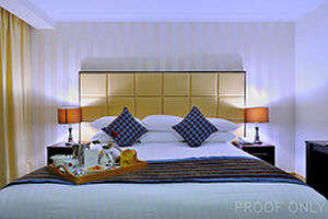 Menlo Park Hotel - Bed with tray
