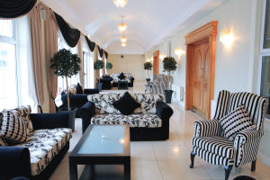 Menlo Park Hotel - Guest Lounge