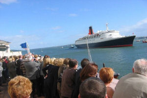 Waters Edge Hotel - Cruise ship image 2