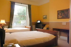 Harveys Guesthouse - Bedroom - gas07167