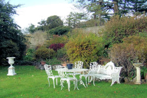 Raheen House - Garden seating