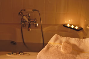 Victoria House Hotel - Deluxe bathroom 