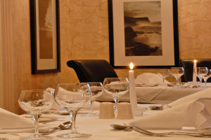 Victoria House Hotel - Dining table