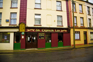 An Cruiscin Lan - Exterior