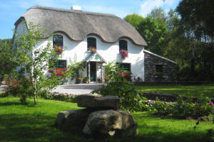 Lissyclearig Thatched Cottage - Exterior