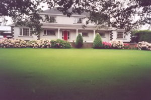 Minnocks - exterior - ics0o103