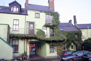 CresentClose-exterior