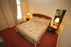 LismarGuesthse-bedroom2