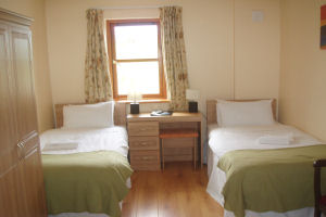 Newgrange Lodge - Twin room image 2