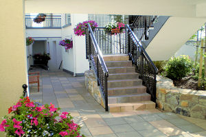 Donegan Court- DiniCourt Entrance