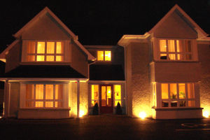Rosquil House - Exterior by Night