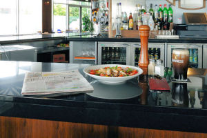 Metro Hotel - Bar food