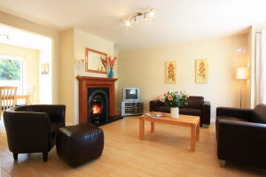 The Moorings - living - scs0885701