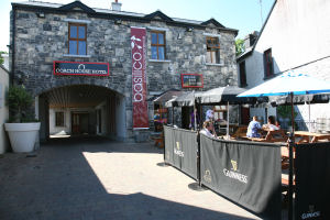 Coach House Hotel - Hotel Front