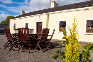 Carrigmore Farm - Outside seating
