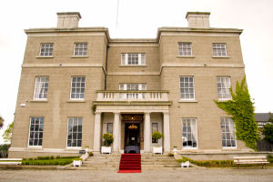 Horetwon House front of hotel HHS04519