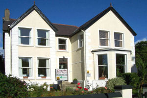 Derrin Guesthouse - House Front
