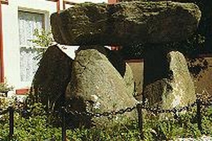 Ballylumford-Dolmen-Desc1-13725