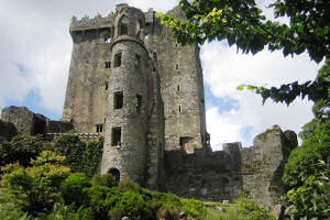 blarney-castle-the-blarney-stone-desc1-15285