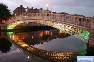 Ha'Penny Bridge, Dublin City, Ireland.